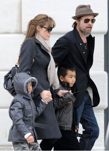 Angelina jolie y brad pitt con sus hijos