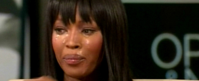 Naomi campbell llora arrepentida