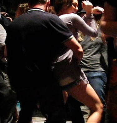 Baile plémico de Miley Cyrus con su productor gay