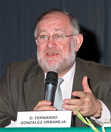 El presidente de la Asociación de la Prensa de Madrid, Fernando González Urbaneja critica la periodista Sara Carbonero