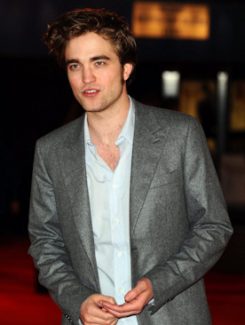 Robert pattinson, mejor vestido de 2010