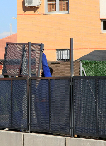 Belén Esteban sube las vallas de su casa