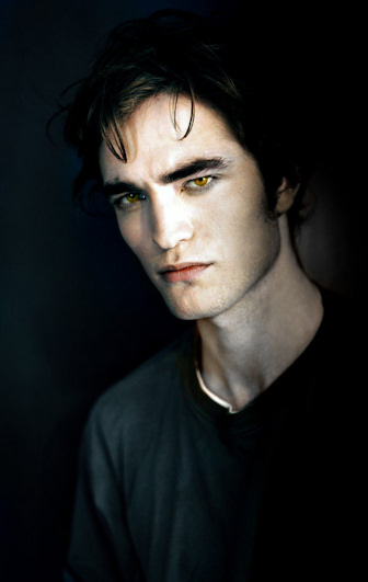 Robert pattinson se disfraza de dracula en halloween