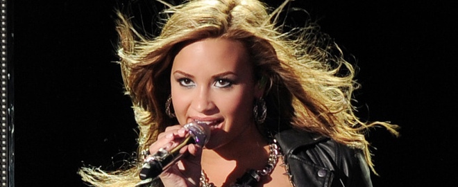 Demi durante un concierto