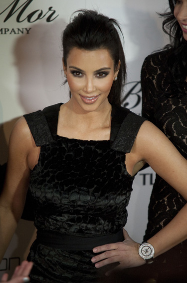 Kim Kardashian vuelve a Twitter y Facebook después de la muerte digital The Digital Death