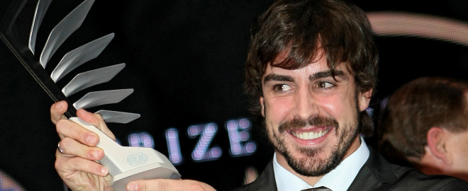 Fernando alonso recoge el premio fia 2010