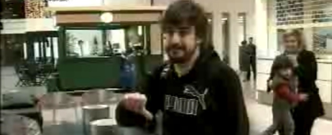 momento en el que Fernando Alonso se encara con la prensa