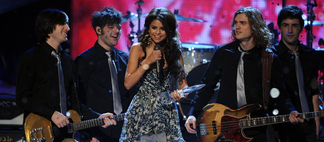 Selena Gomez gana a Justin Bieber