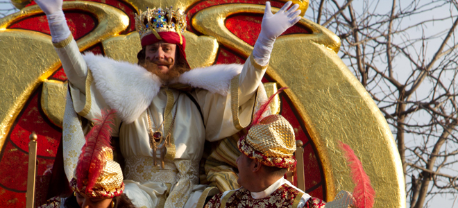 Cayetano Martínez de Irujo y Fran Rivera, protagonistas de la Cabalgata de Reyes 2011 de Sevilla