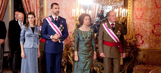 La Princesa Letizia, muy seria, apostó por un diseño de Felipe Varela en la Pascua Militar