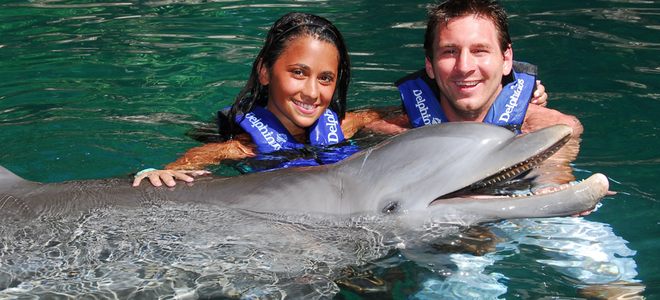 Leo Messi, con el FIFA Balón de Oro 2010, pero sin su novia Antonella Roccuzzo