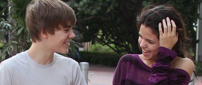 Selena Gomez, que podría irse de gira junto a Justin Bieber, pillada en 'topless'