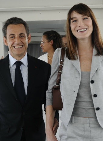 Carla Bruni y Nicolás Sarkozy en un viaje oficial