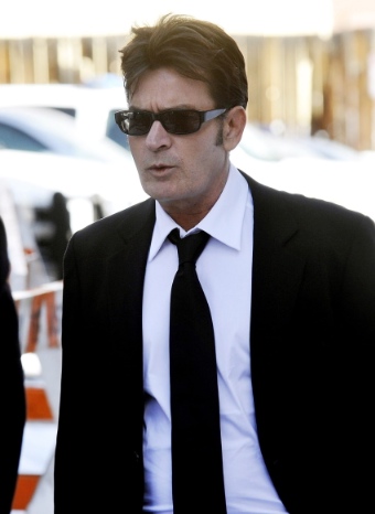 Charlie Sheen ingresa en rehabilitación