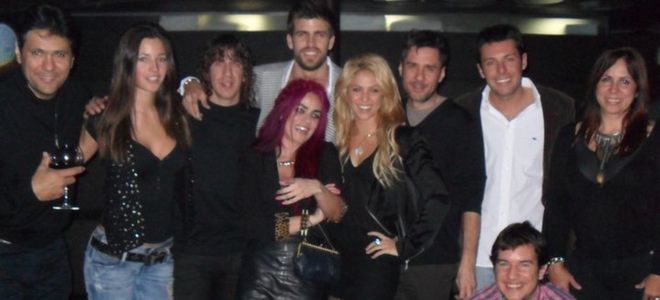 Piqué publica en Facebook la fotografía que confirmaría su noviazgo con Shakira