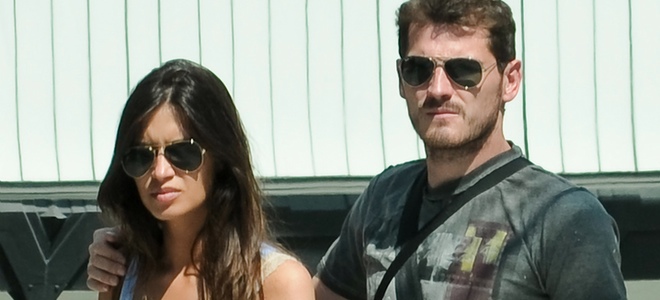 Sara Carbonero e Iker Casillas paseando por la calle