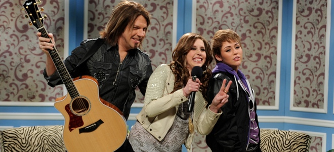 Miley Cyrus imita a Justin Bieber en un show televisivo