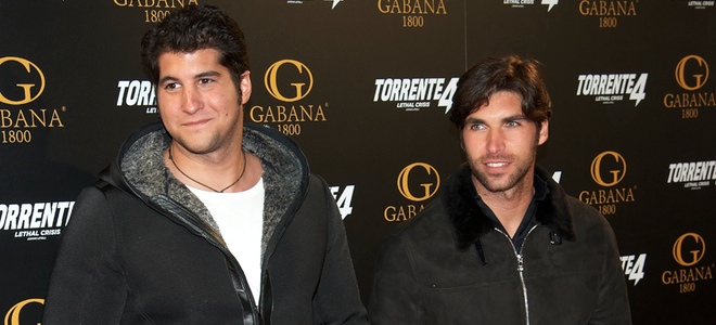 Julián Contreras Jr. y Cayetano Rivera Ordóñez en el estreno de 'Torrente 4: lethal crisis'