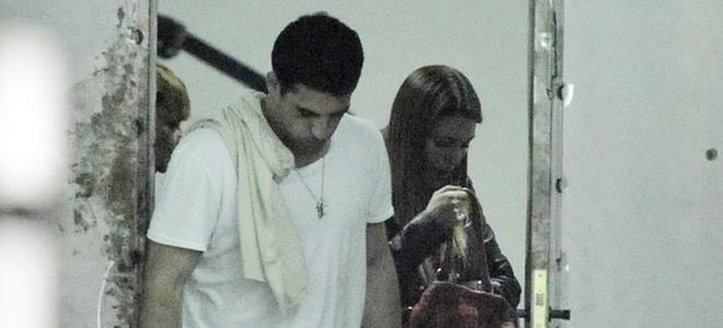 Miguel Ángel Silvestre celebra su cumpleaños en una sesión fotográfica junto a Blanca Suárez