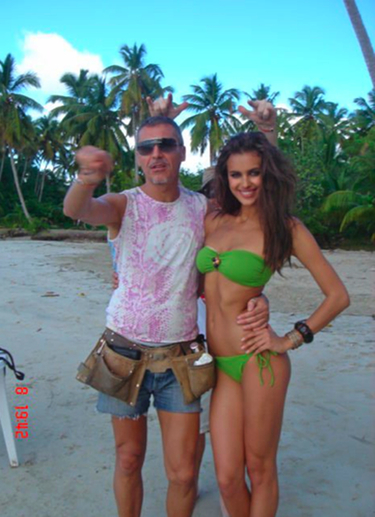 Irina Shayk destapa los secretos de su posado más seductor en mini bikini