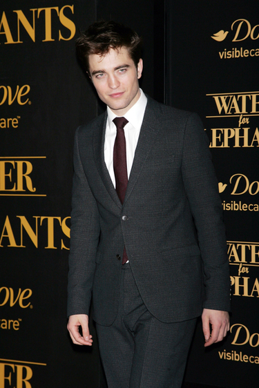 Robert Pattinson, pillados besándose en el estreno de 'Agua para elefantes'