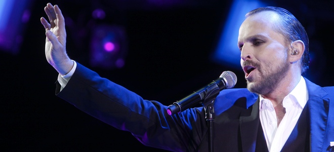 miguel bose durante concierto