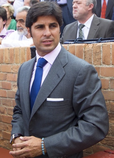 Cayetano Rivera triunfa en la Feria de abril sin Eva González apoyado por la duquesa de Alba