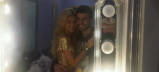 Gerard Piqué presume de su noviazgo con Shakira en Twitter