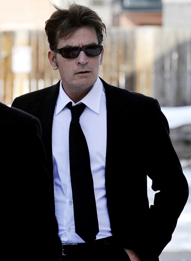 Charlie Sheen y los productores de 'Dos hombres y medio' acudirán a un mediador