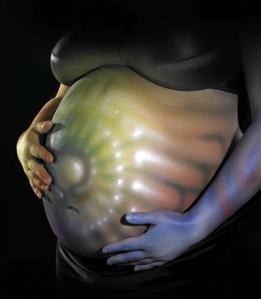Body painting: el arte de pintar sobre barrigas de embarazadas