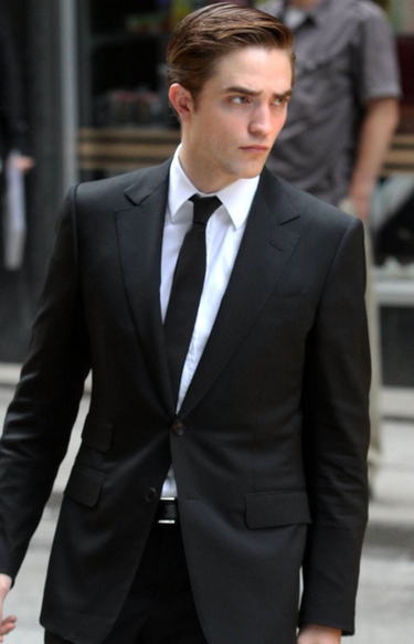 Robert Pattinson se vuelve loco con su nuevo corte de pelo, ¿le gustará a  Kristen Stewart?