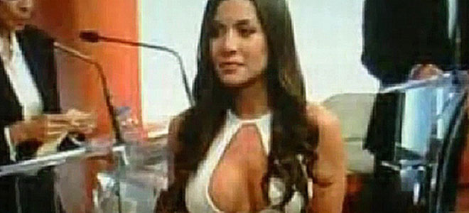 Julia Orayen, conejita Playboy, en el debate electoral de Mexico