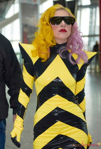 Lady Gaga se viste normal. ¿Qué le pasa? Sus looks más extravagantes