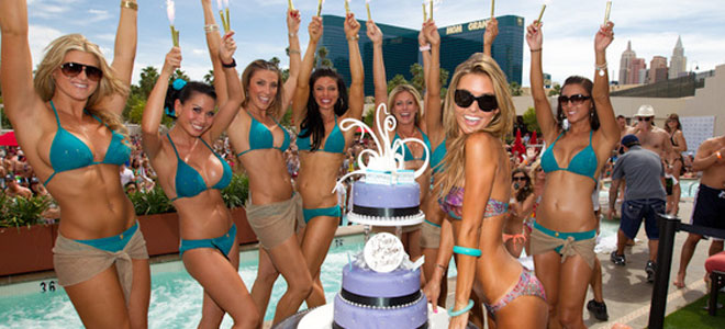 La alocada fiesta del Príncipe Harry en las Vegas antes de quedarse desnudo