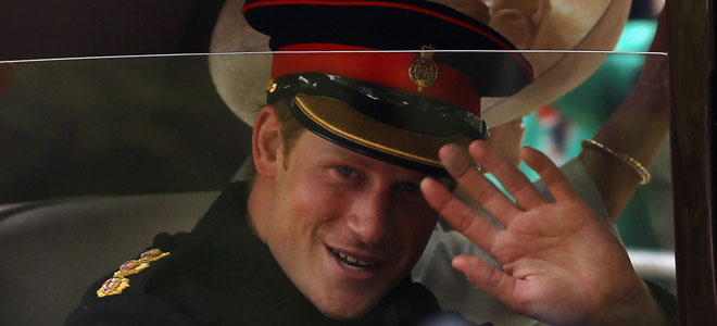 El Príncipe Harry, amenazado por su novia, el ejército y sus compañeras de juerga