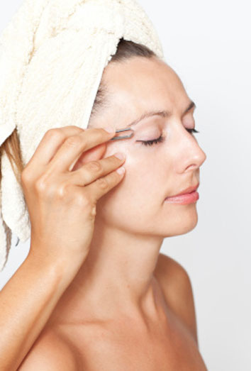 cómo depilar las cejas