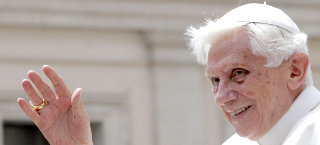 El nuevo 'look' del Papa Benedicto XVI.