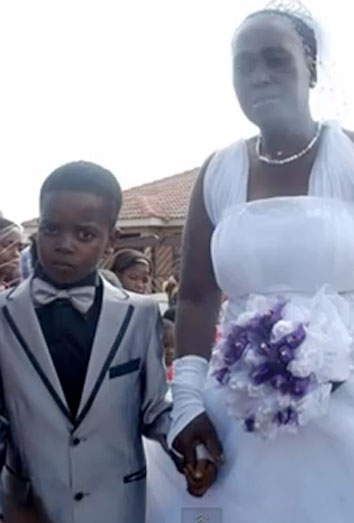 Polémica en Sudáfrica por la boda de un niño de 8 años con una mujer de 61