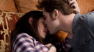 Pattinson y Stewart hacen subir la temperatura en 'Eclipse'