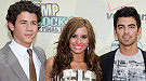 Jonas Brothers, impecables en el estreno de 'Camp Rock 2' con Demi Lovato