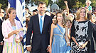 Felipe, Letizia y las Infantas posan juntos en Grecia para acallar rumores de peleas