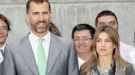 Letizia sorprende con cambio de peinado y chaqueta con bermudas