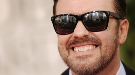 Ricky Gervais bromea sobre la presunta corrupción en los Globos de Oro 2011