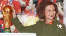La Reina Sofía inaugura FITUR levantando la Copa del Mundo de fútbol