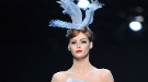 Christian Dior presenta su colección para el verano 2011 ante la atenta mirada de Almodóvar