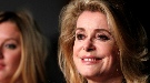 Catherine Deneuve clausura el festival de Cannes inundándolo de su glamour