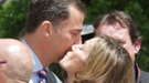 El beso más cariñoso de los Príncipes Felipe y Letizia a las puertas del Senado