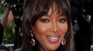 Retiran un anuncio que comparaba una tableta de chocolate con Naomi Campbell