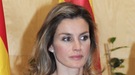 Letizia Ortiz acompaña a don Felipe a Girona con un 'look' muy veraniego