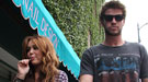 Miley Cyrus se promete con Liam Hemsworth pero se divierte con otro